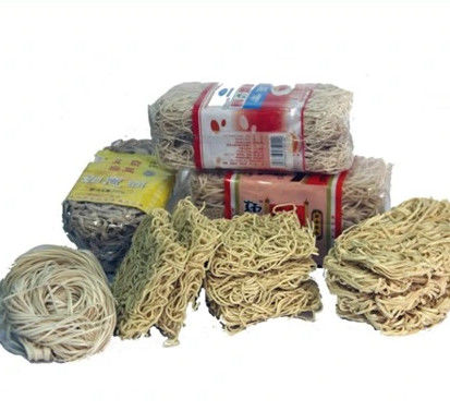 Τα στιγμιαία νουντλς αυγών ύφους 400g κινεζικά με το αλεύρι σίτου συσσωρεύουν το γρήγορο μαγείρεμα Ramen