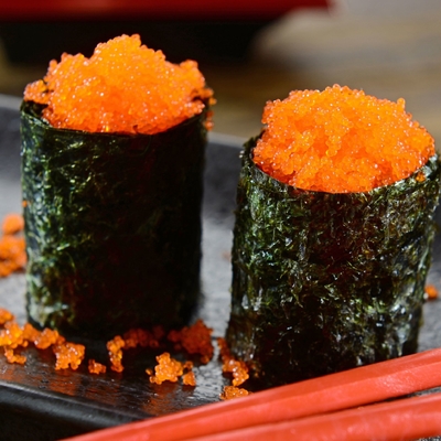 Capelin Tobiko Masago ψαριών αυγοτάραχων παγωμένο αυγοτάραχα Capelin ψαριών σουσιών πετώντας