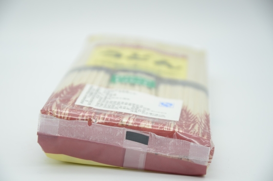 400g ιαπωνικά νουντλς Udon Soba ύφους ξηρά γύρω από το άσπρο χρώμα μορφής